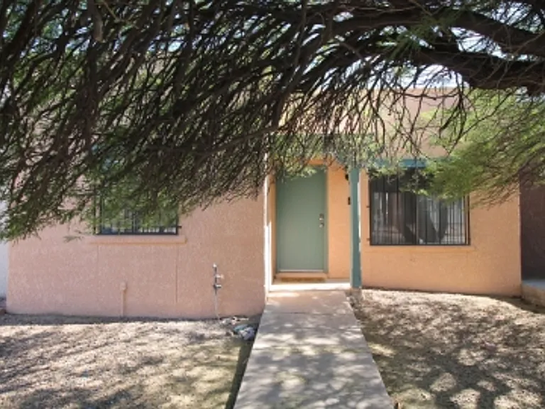 8838 E Arbor St — Photo 1