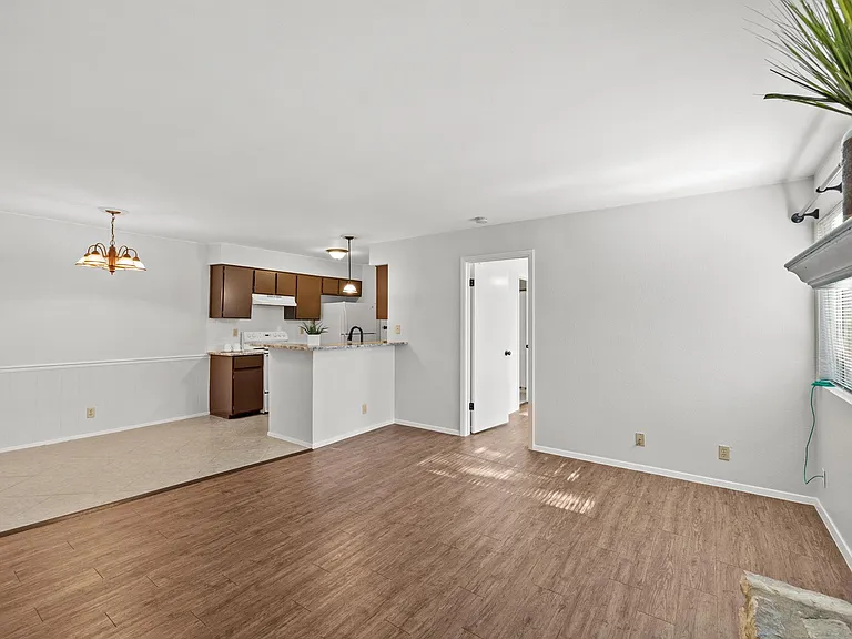 9807 Hundred Oaks Cir #B — Photo 2