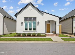 102 Barbados Dr #A, Youngsville, LA 70592