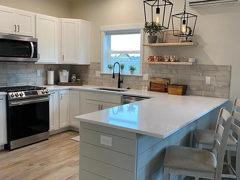 48 NW Gilchrist Ave #2 — Photo 4