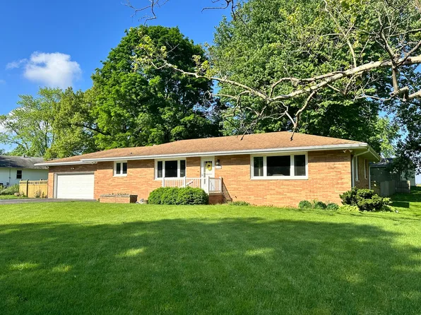 211 Brookview Dr, Farmer City, IL 61842