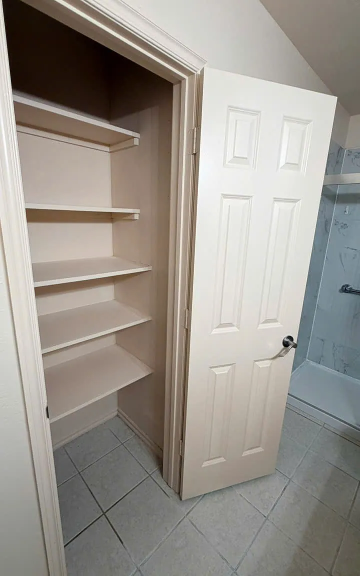 5 bed, 2083 sqft, $2,300 — Photo 2