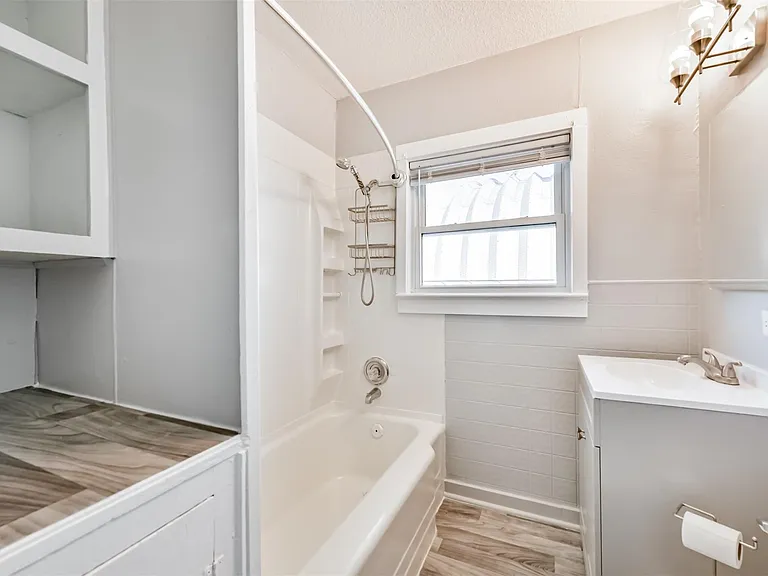1021 Maple St — Photo 11