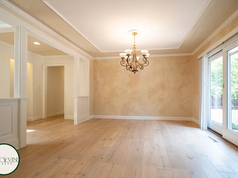 1492 Walbrook Dr — Photo 4