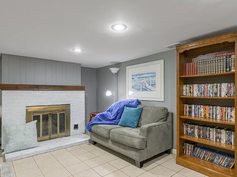 5221 N Central St — Photo 24
