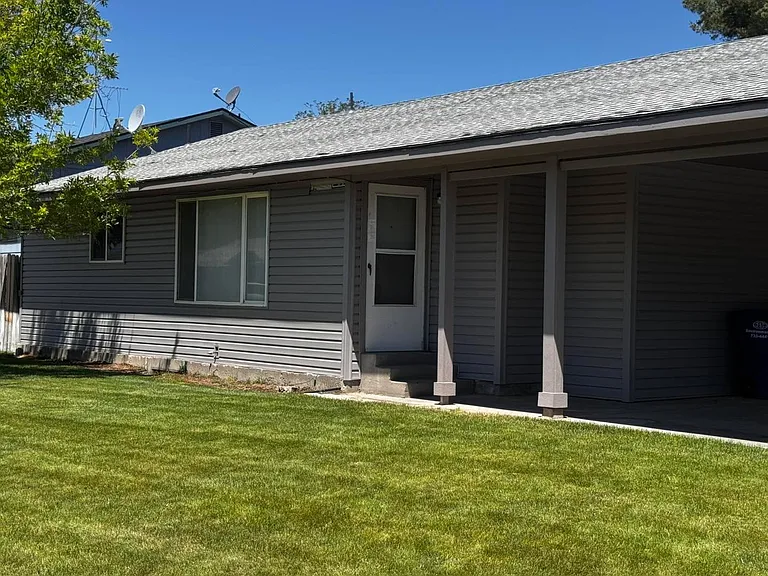 306 Ridgeway Dr #A — Photo 2