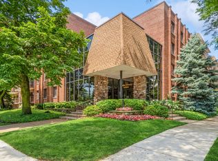 5200 Oakton St APT 103, Skokie, IL 60077