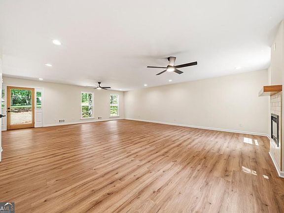 5th image of 3112 Greenfield Dr