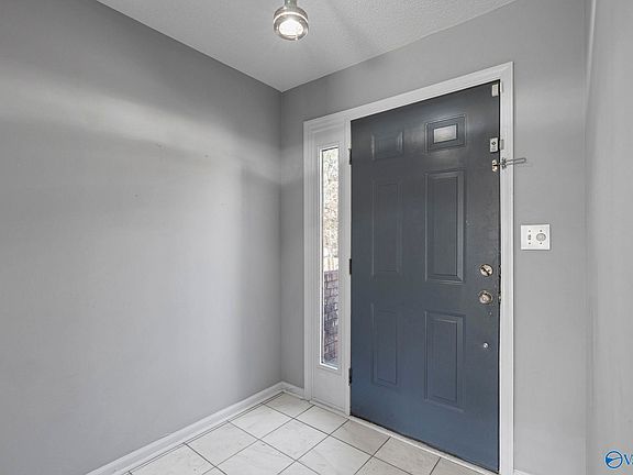 4th image of 201 Mountain Ridge Dr SE