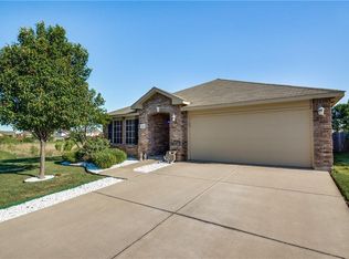 4669 Prairie Crossing Dr, Fort Worth, TX 76244