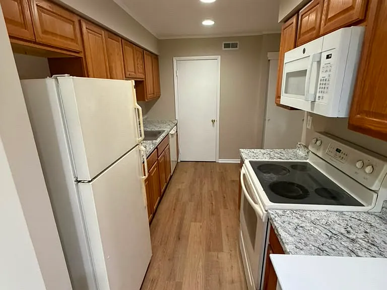 106 Kelly Cv #B — Photo 10