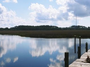 1562 Carraway Cir, Carrabelle, FL 32322