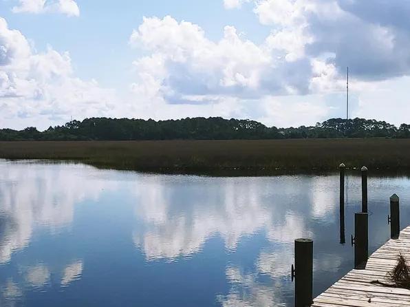 1562 Carraway Cir, Carrabelle, FL 32322
