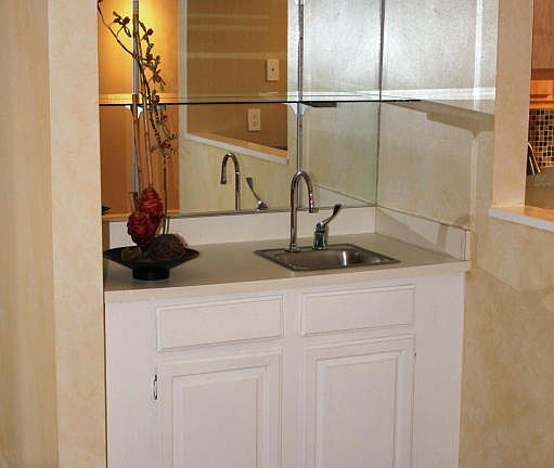 4th image of 4300 Lakeside Dr Unit 3