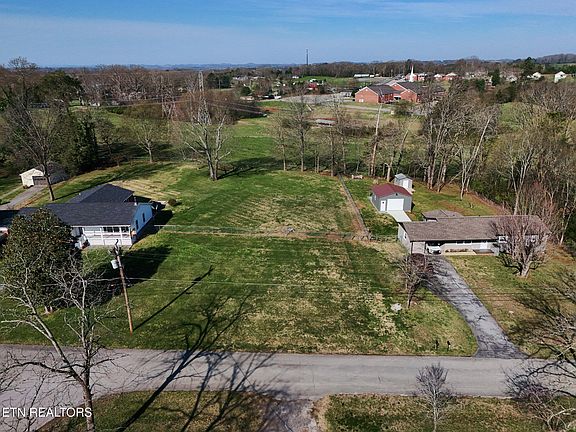 3rd image of 2351 Skyview Dr