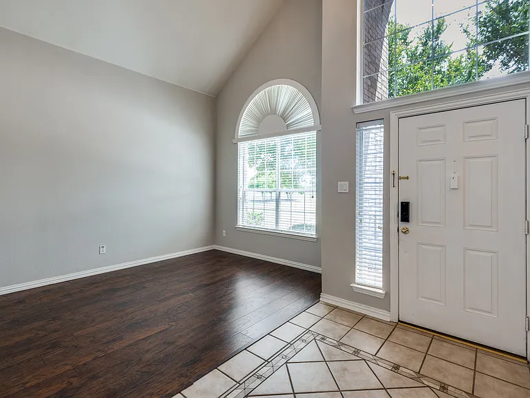 323 Del Cano Dr — Photo 12