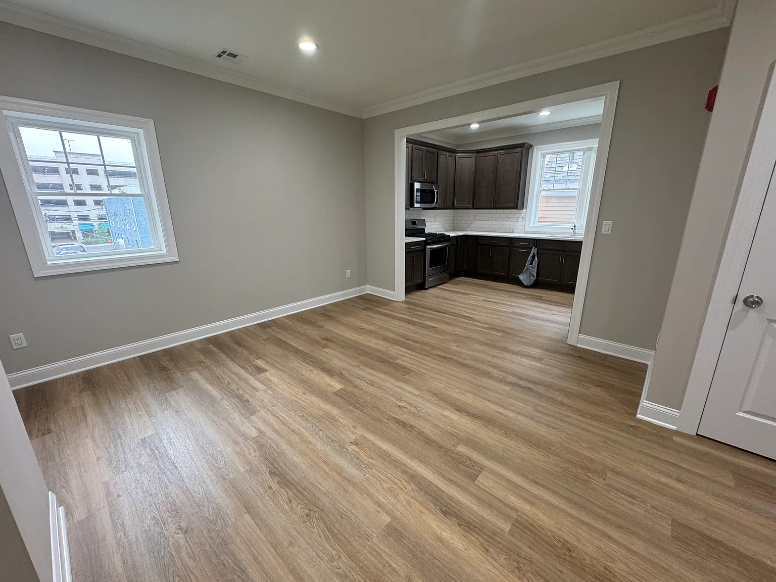 2 bed, 1055 sqft, $2,850 — Photo 3