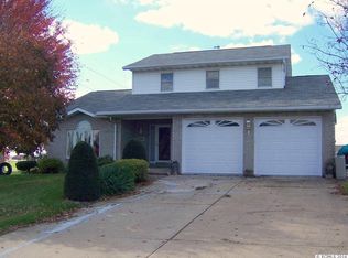 8295 Kalb Ridge St, Peosta, IA 52068