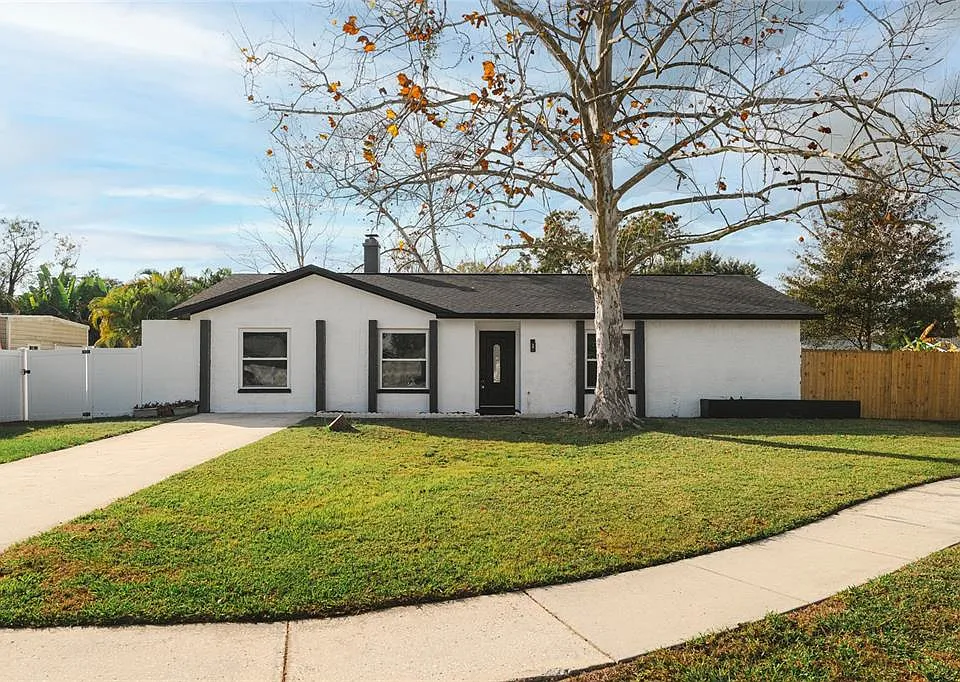 3206 Las Brisas Dr