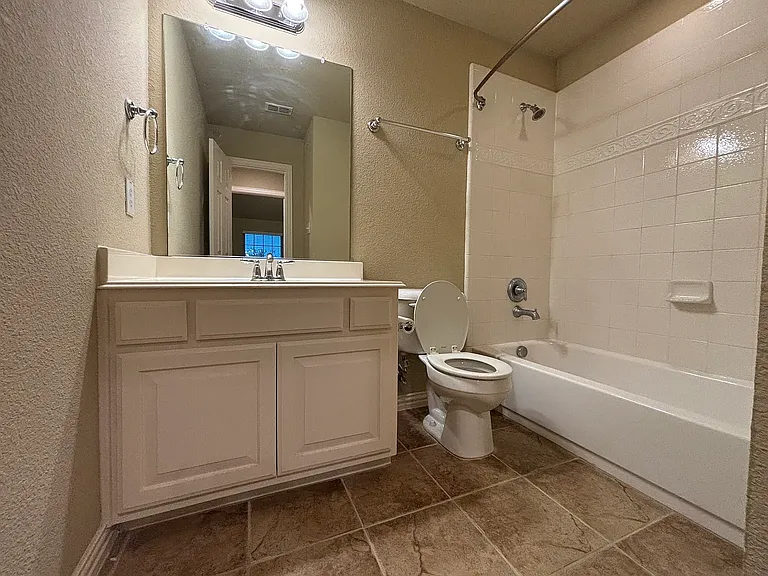 7812 Edgeglen Trl — Photo 20