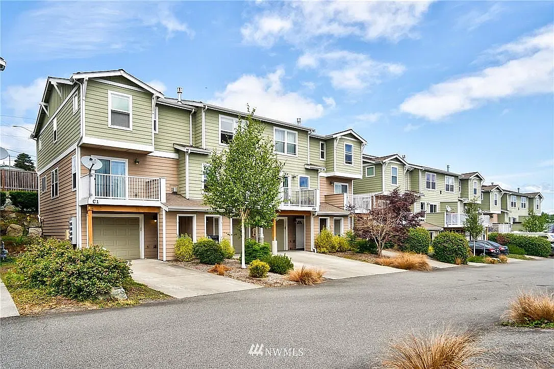 2 bed, 2.5 bath, 1350 sqft, $2,450 — Photo 1