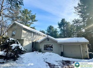 59 Chestnut Rd, Lake Harmony, PA 18624