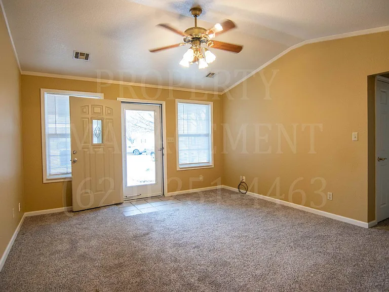 813 Shawnee St — Photo 10