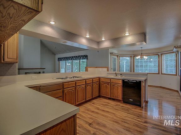 2nd image of 407 Bridlewood Ave