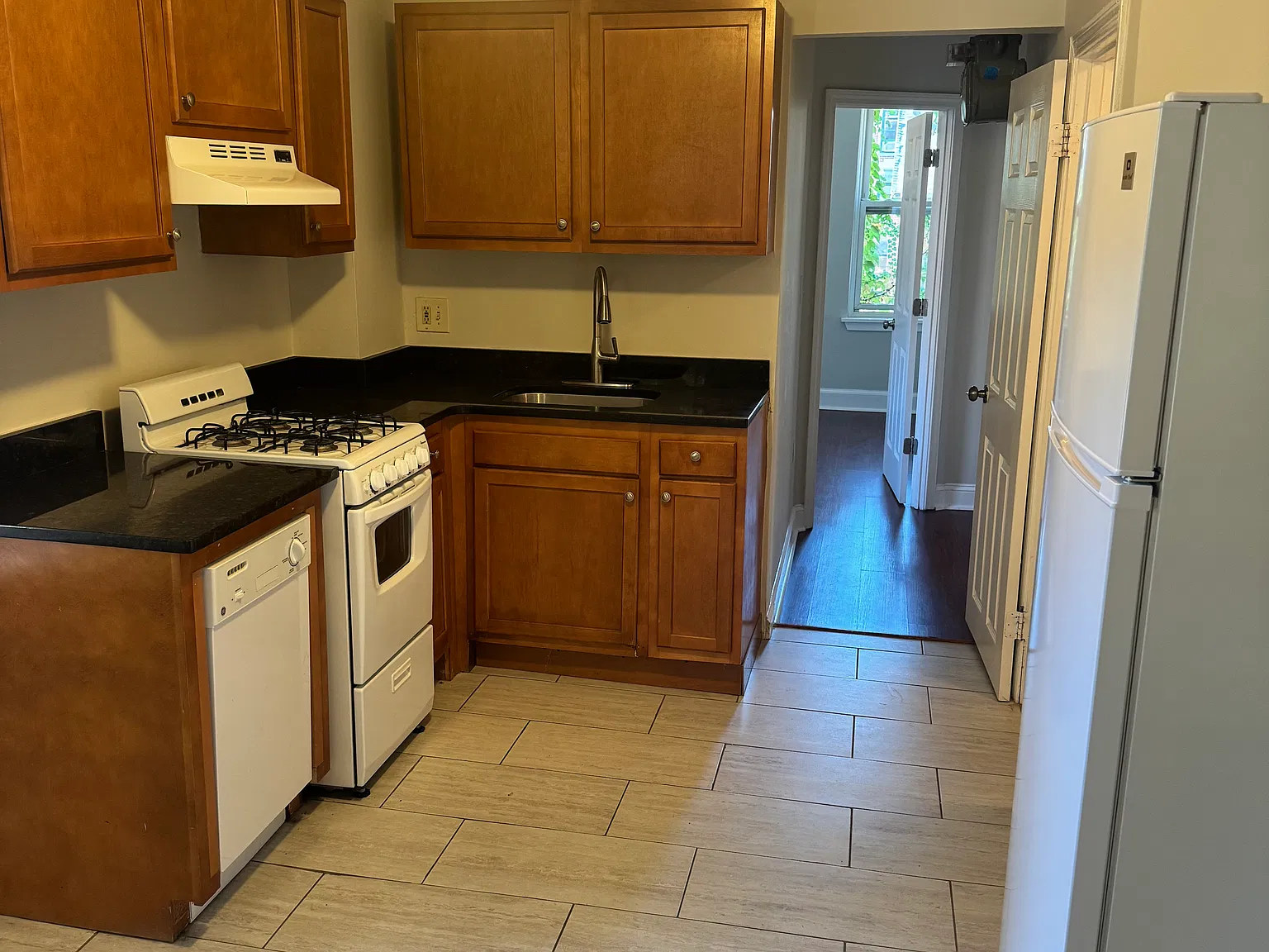 2 bed, 1.0 bath, $3,080 — Photo 3