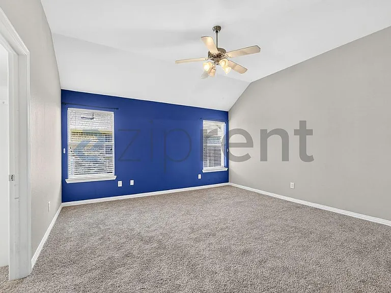 5228 Lake Grove Dr — Photo 7