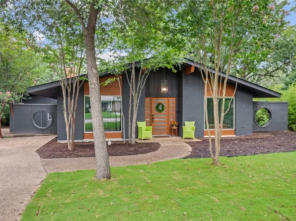 1110 Neal Pickett Dr, College Station, TX 77840