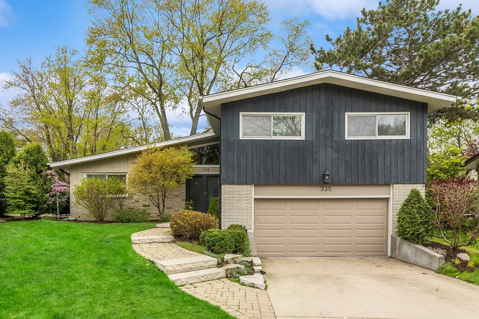 335 Brookside Dr photo 1