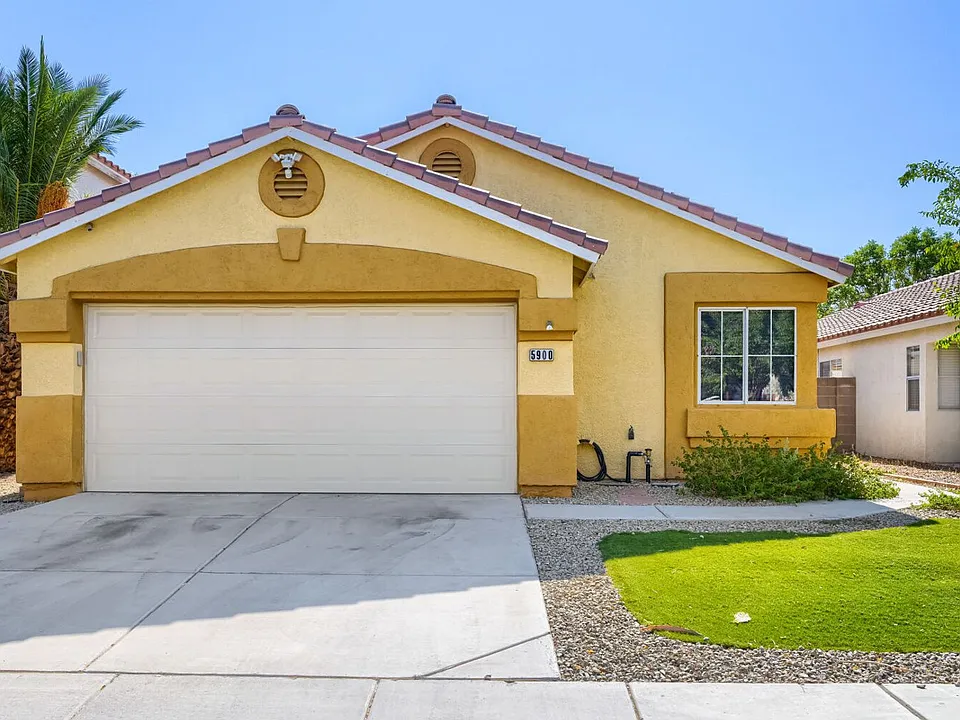 5900 Round Castle St
