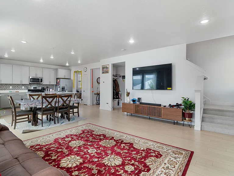 2613 N Snowberry Dr — Photo 3