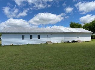 W Elm St, Abbott, TX 76621