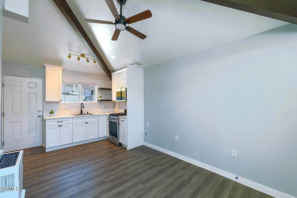 1 bed, 1.0 bath, 360 sqft, $2,200 — Photo 2