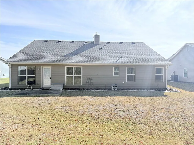 138 Livingston Ct — Photo 24