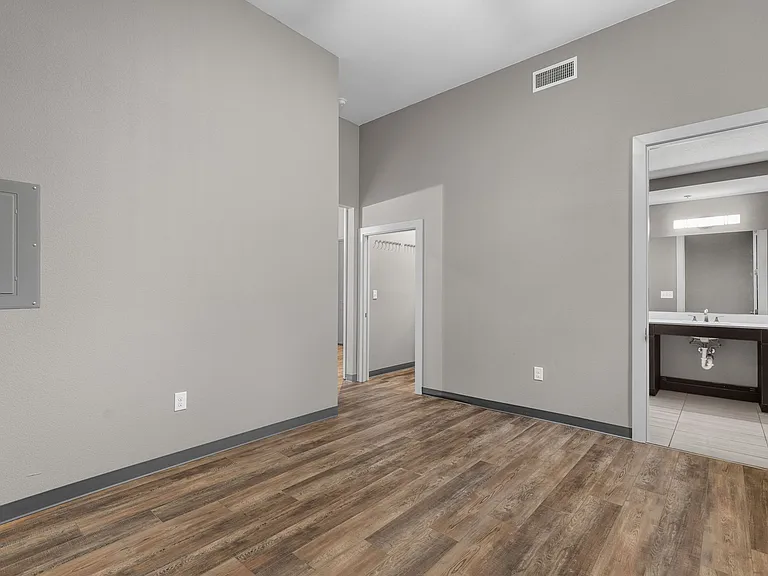 901 9th St #LOFT C — Photo 15