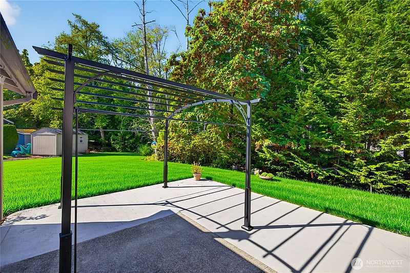 3rd image of 527 Olallie Way