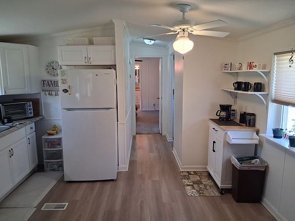 5th image of 6479 Barrie Cir #384
