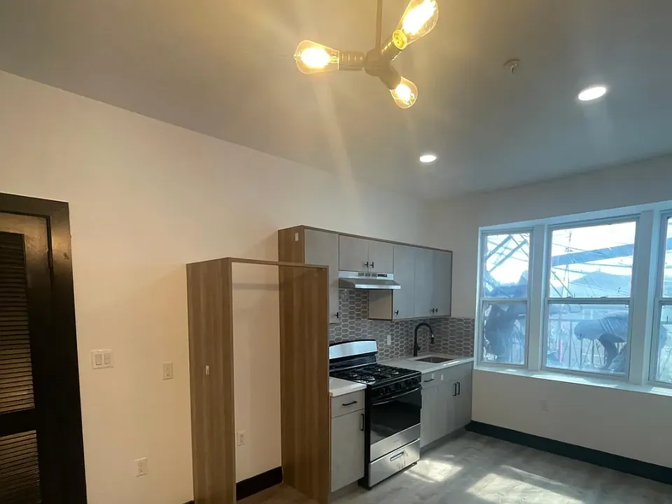 10 Thomas St #1A