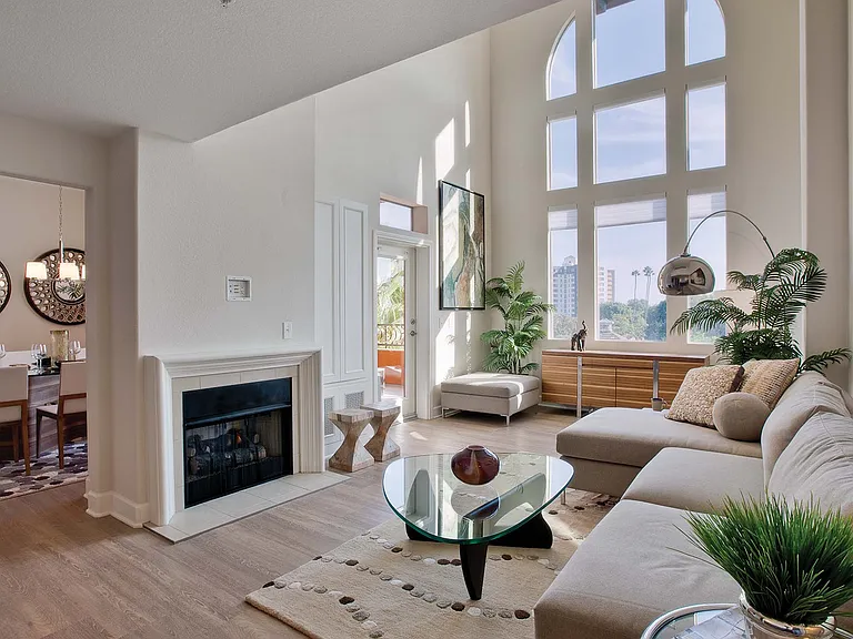 Enjoy floor-to-ceiling windows with hardwood flooring throughout!