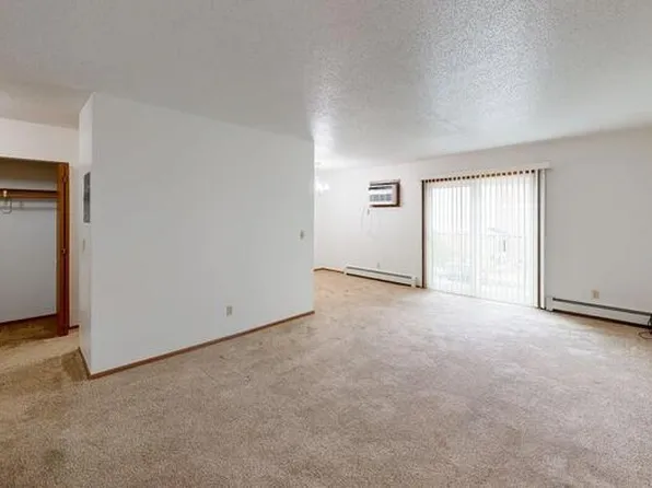 2738 Gateway Ave APT 11, Bismarck, ND 58503