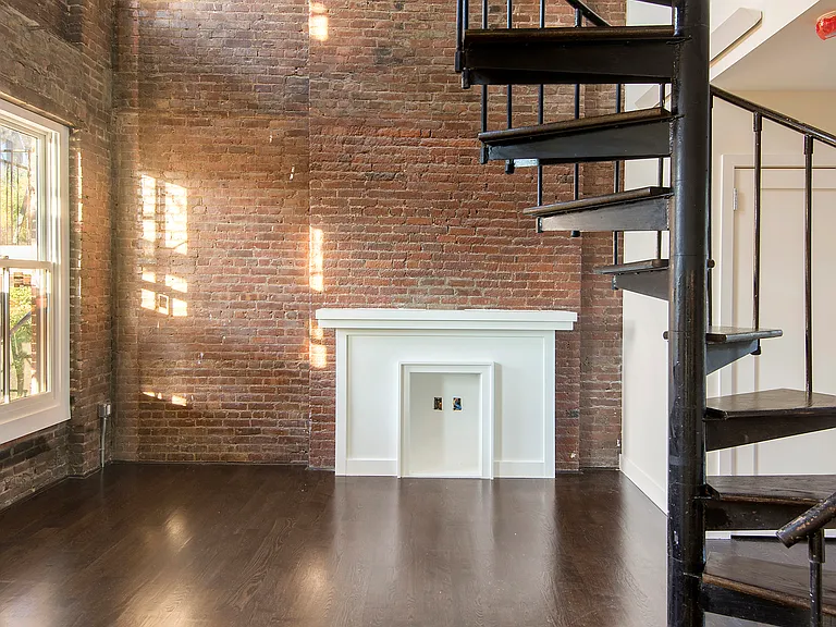 88 Perry St #4R — Photo 4