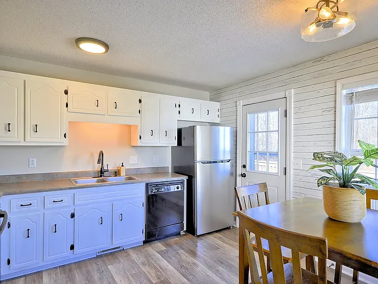 422 Woodale Dr — Photo 10