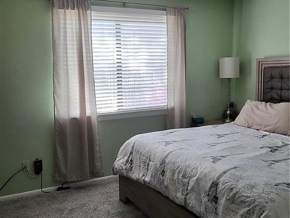 3rd image of 13405 Oakleaf Ct