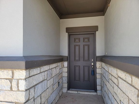 3rd image of 208 Magna Ln