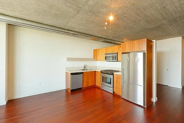 1926 W Burnside St #308 — Photo 2