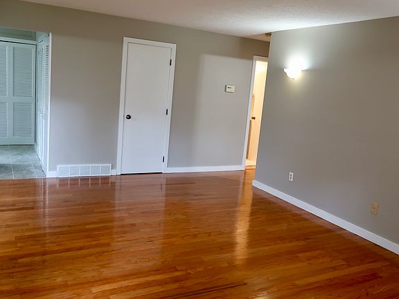 5th image of 1448 Bobby Ln #9