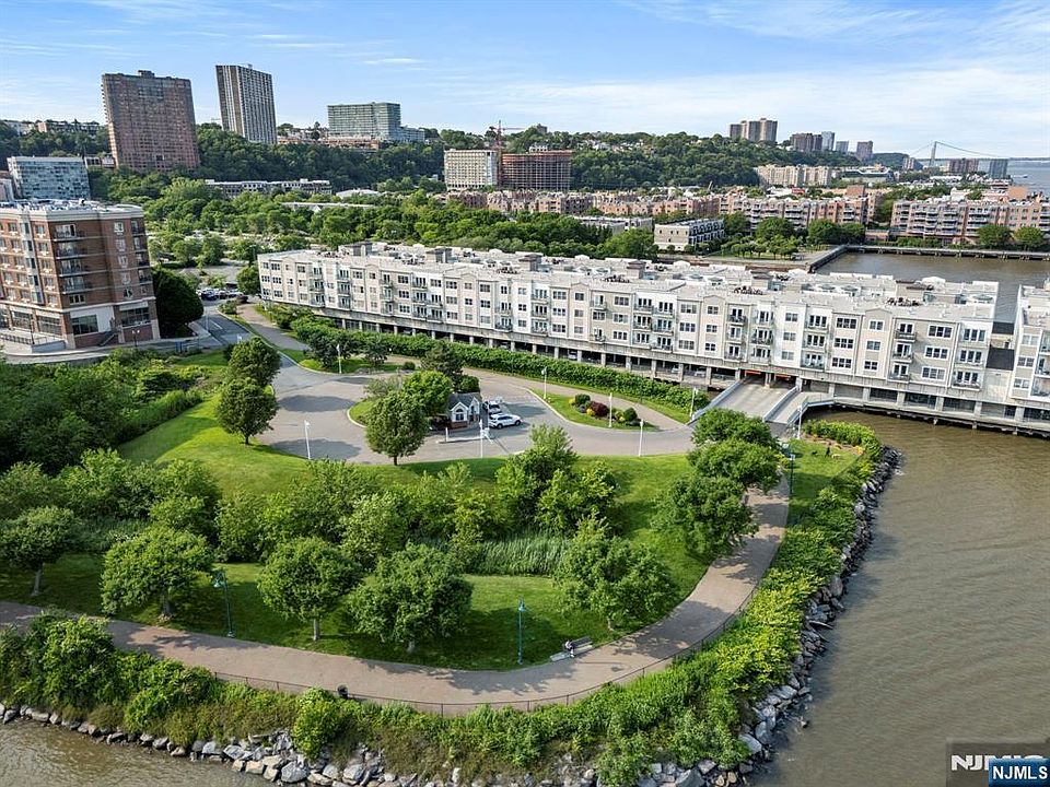 1st image of 108 The Promenade #108
